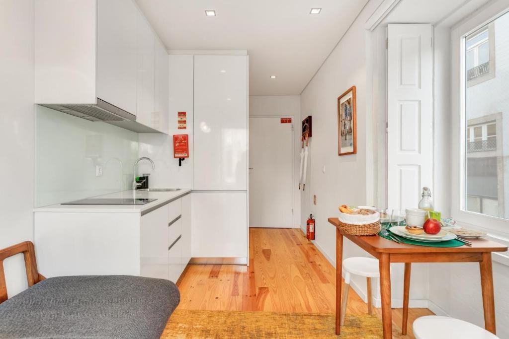 Host Wise - Lovely Shinny Flats With Balcony - Clerigos 포르투 외부 사진