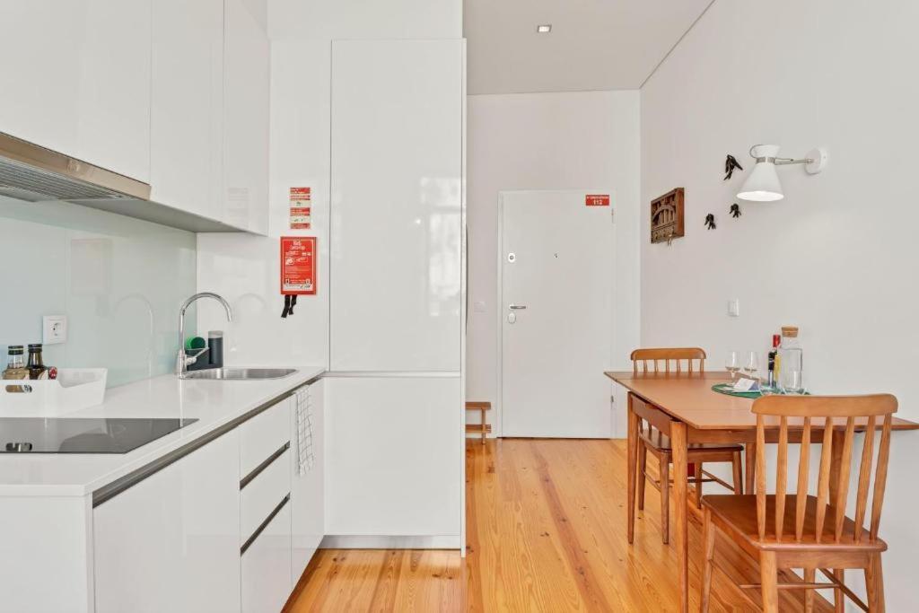 Host Wise - Lovely Shinny Flats With Balcony - Clerigos 포르투 외부 사진