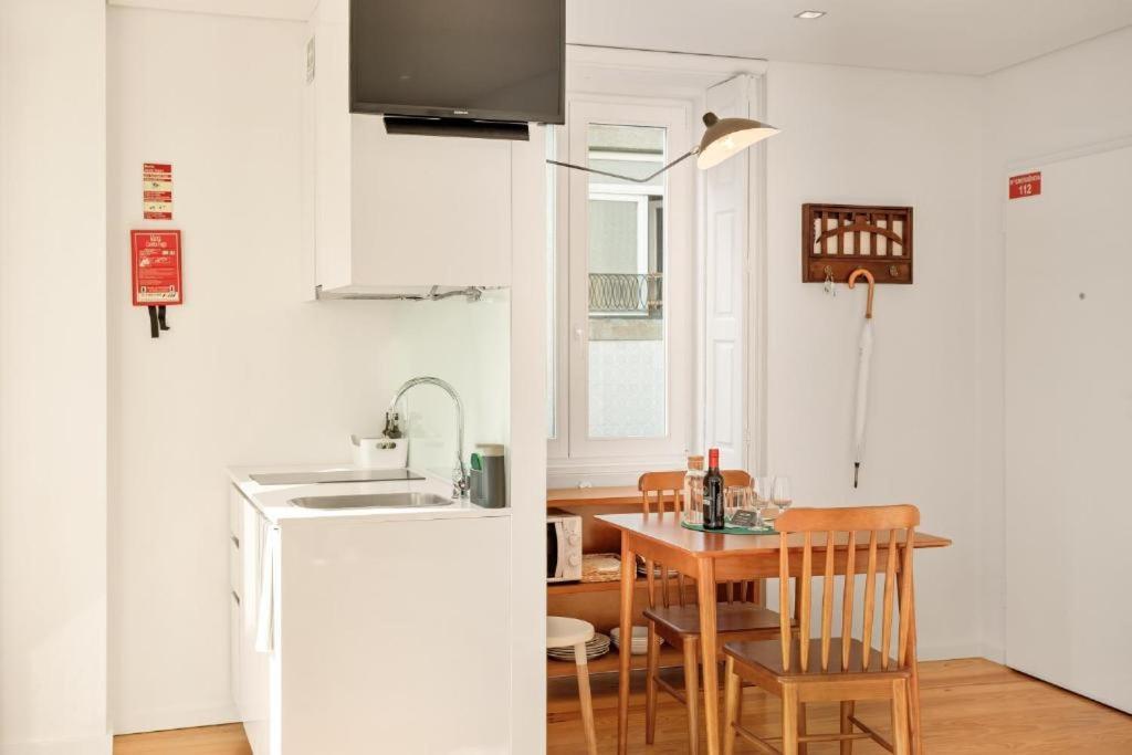 Host Wise - Lovely Shinny Flats With Balcony - Clerigos 포르투 외부 사진