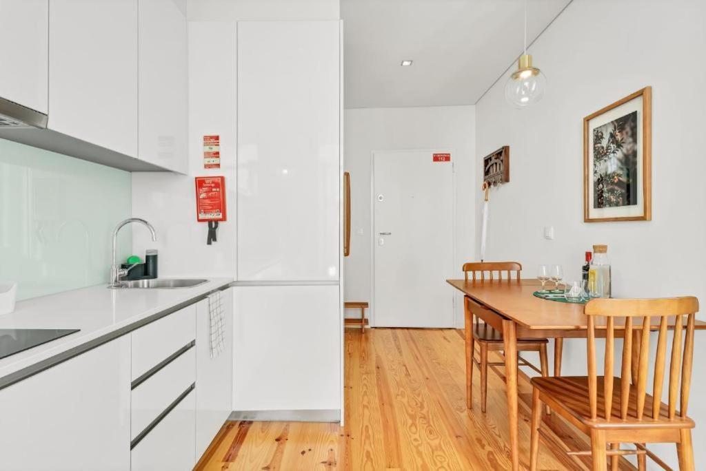 Host Wise - Lovely Shinny Flats With Balcony - Clerigos 포르투 외부 사진