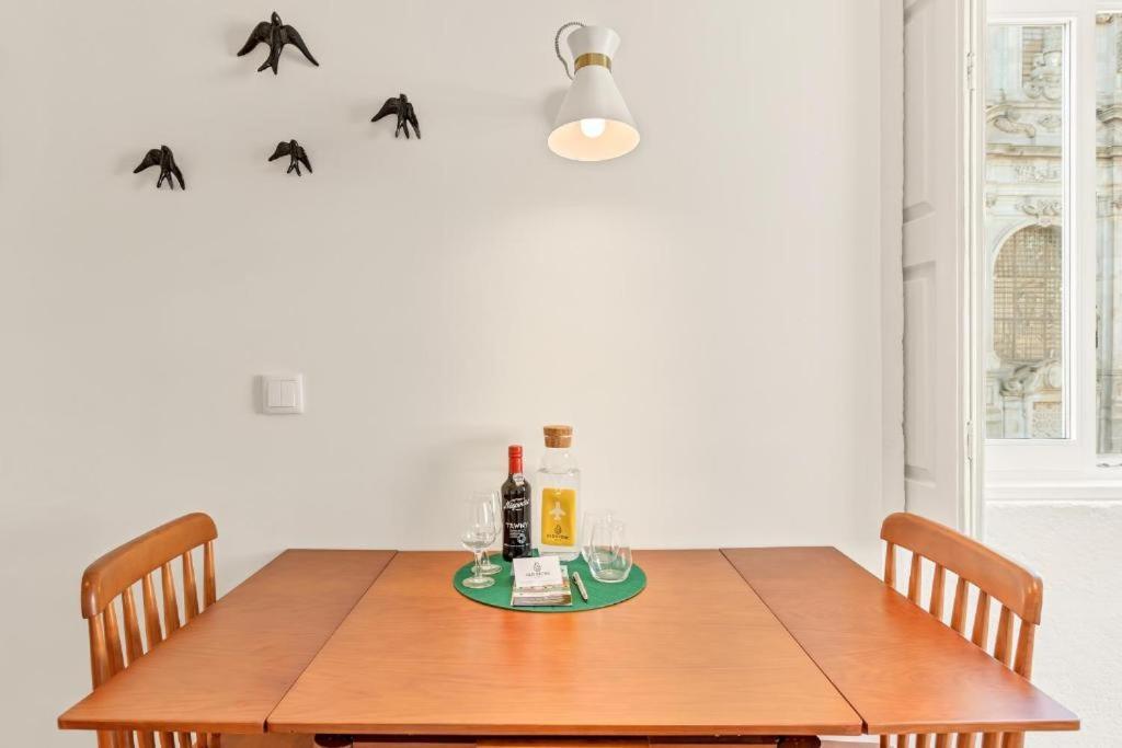 Host Wise - Lovely Shinny Flats With Balcony - Clerigos 포르투 객실 사진