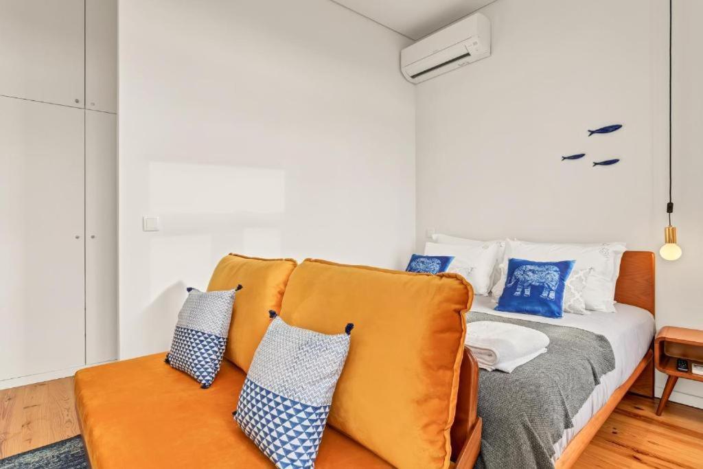 Host Wise - Lovely Shinny Flats With Balcony - Clerigos 포르투 객실 사진
