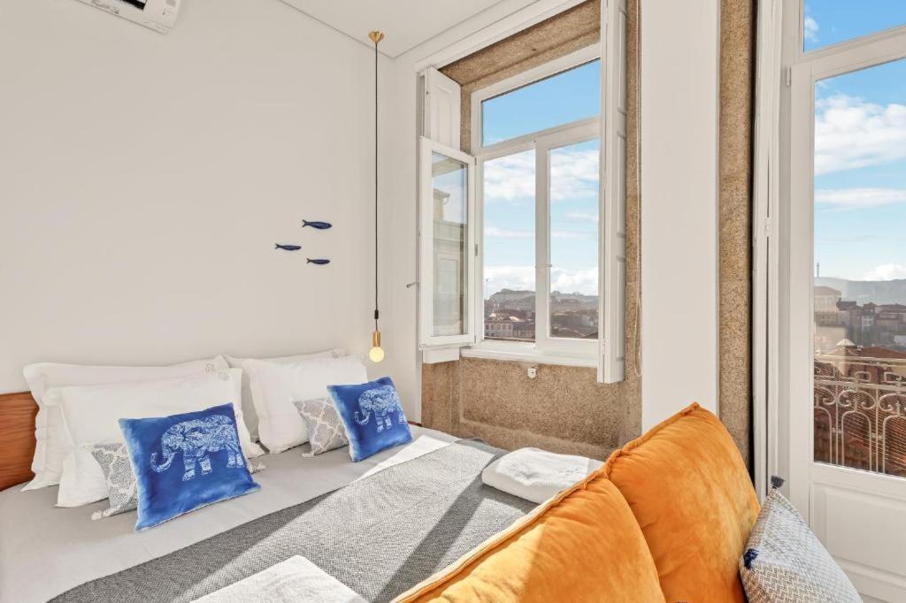 Host Wise - Lovely Shinny Flats With Balcony - Clerigos 포르투 객실 사진