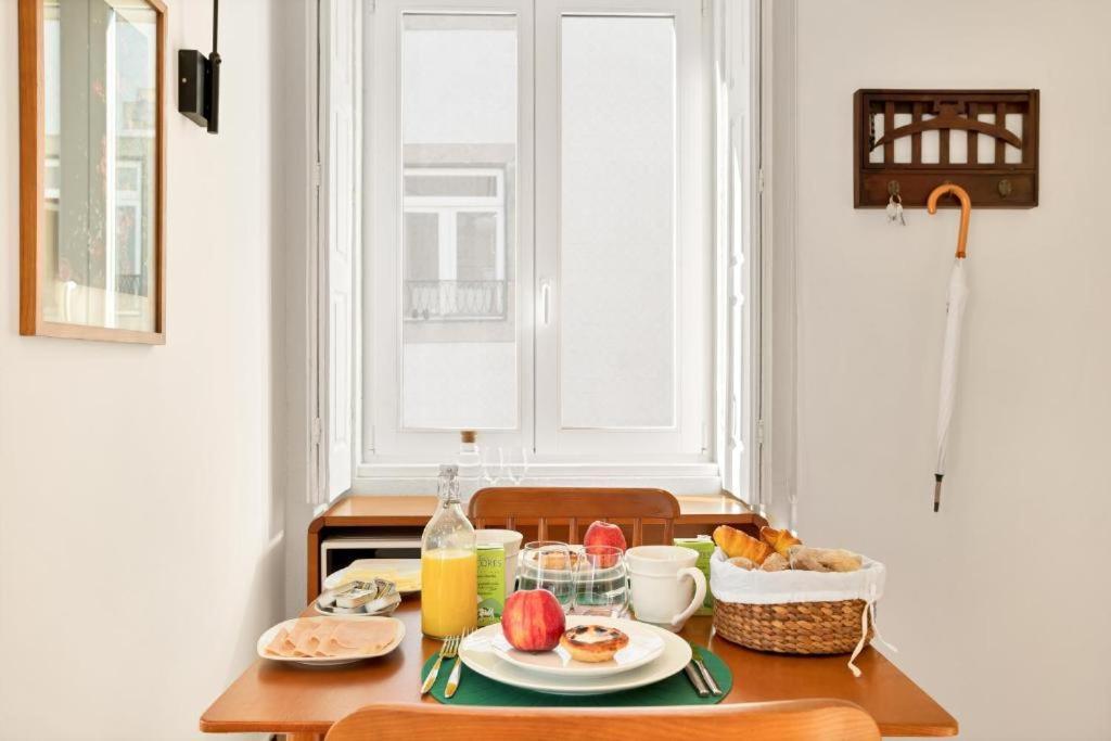 Host Wise - Lovely Shinny Flats With Balcony - Clerigos 포르투 객실 사진