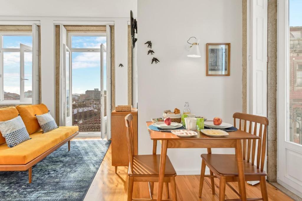 Host Wise - Lovely Shinny Flats With Balcony - Clerigos 포르투 객실 사진