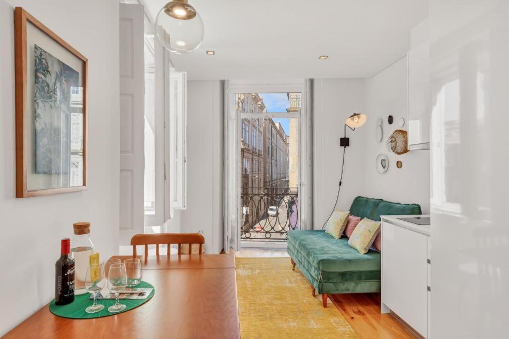 Host Wise - Lovely Shinny Flats With Balcony - Clerigos 포르투 객실 사진